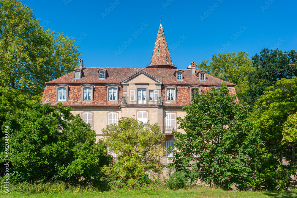 Schloss Hell-Oberkirch beim Stadtpark in Obernai. Departement Bas-Rhin in der Region Elsass in Frankreich