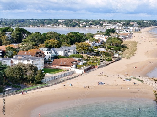 Φωτογραφία Seafront houses Sandbanks Dorset UK affluent neighbourhood of Poole, aerial
