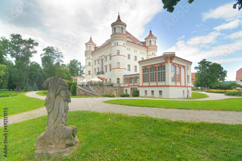 Palace in Wojanów - a historic palace built in Wojanów, Poland