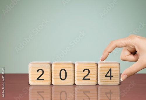 New project in 2024, Hand with wooden cube