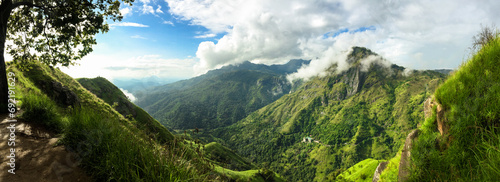 Panorama mit Gebirge und tropischem Regenwald © Benjamin