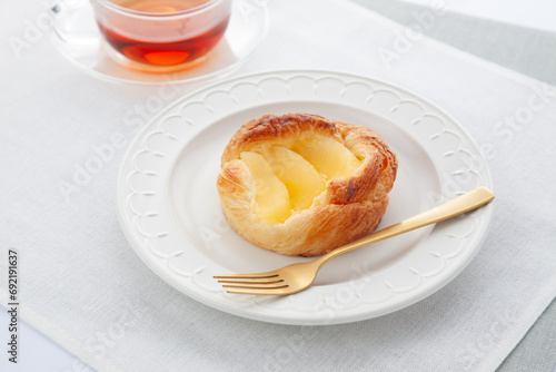 アップルパイ デニッシュと紅茶