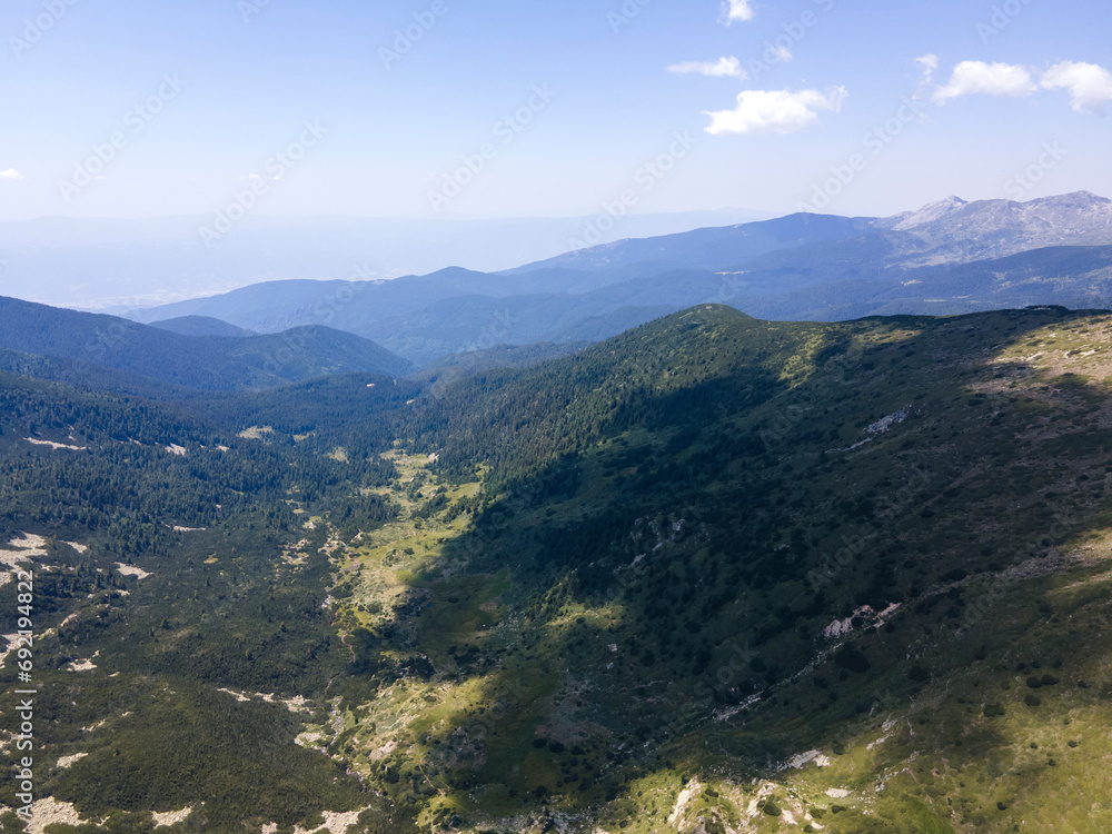 Fototapeta premium Pirin Mountain near Yalovarnika peak, Bulgaria