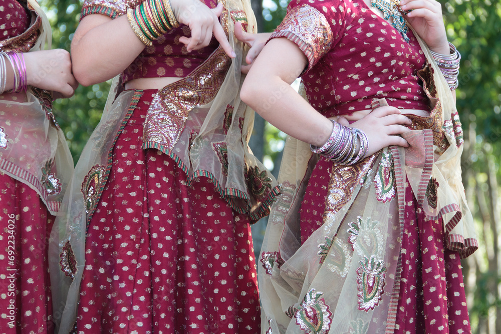 Indian dancers in sari