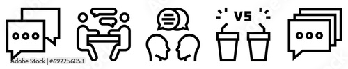Conjunto de iconos de discusión. Comunicación. Bocadillos de diálogo, reunión, personas hablando, debate, comentarios. Ilustración vectorial photo