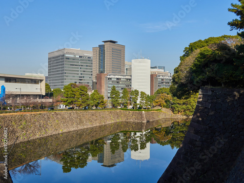 皇居外苑隣接した東京都心部の街風景