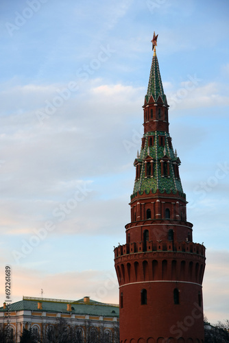Obraz na płótnie Moscow Kremlin tower at blue sky background w salonie