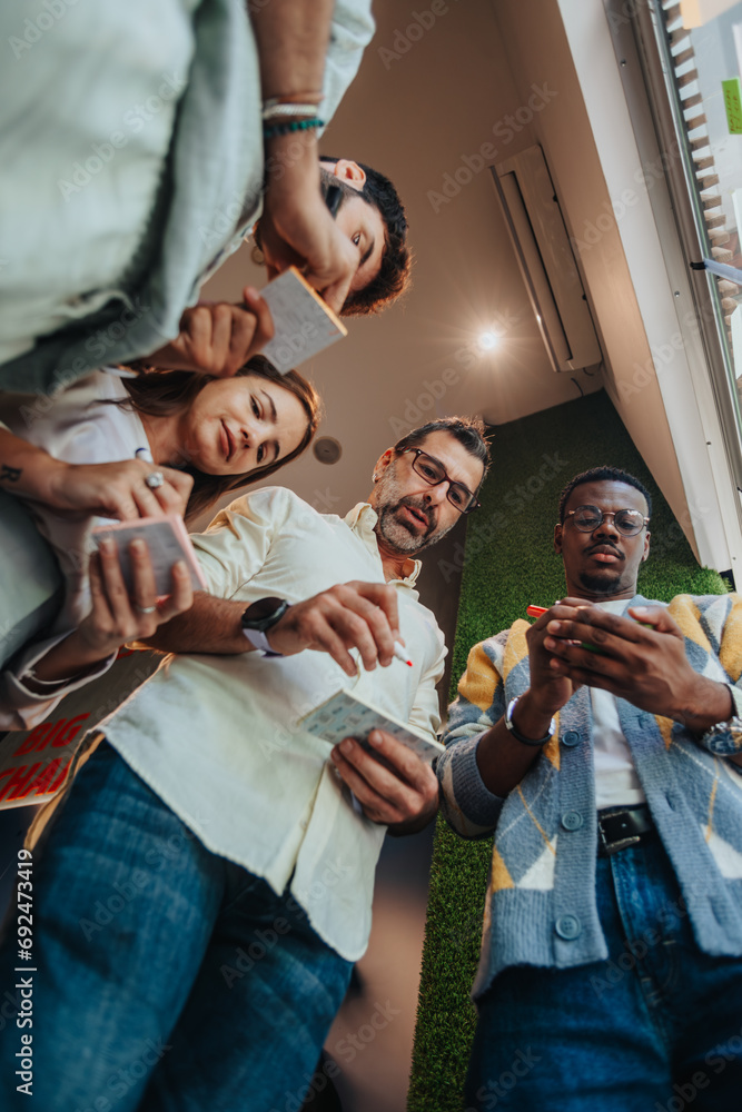 Obraz premium A dynamic team of professionals brainstorm, collaborate, and share ideas in a modern office. Their diverse expertise and teamwork foster corporate growth and innovation.