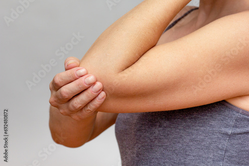 Foto Woman hands joint pain in elbow over cropped body