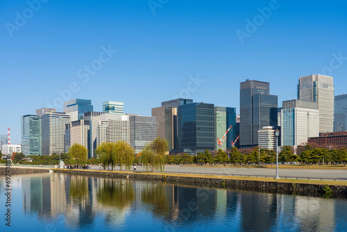 【都市風景】皇居前広場から望む丸の内・大手町のビル群 photo