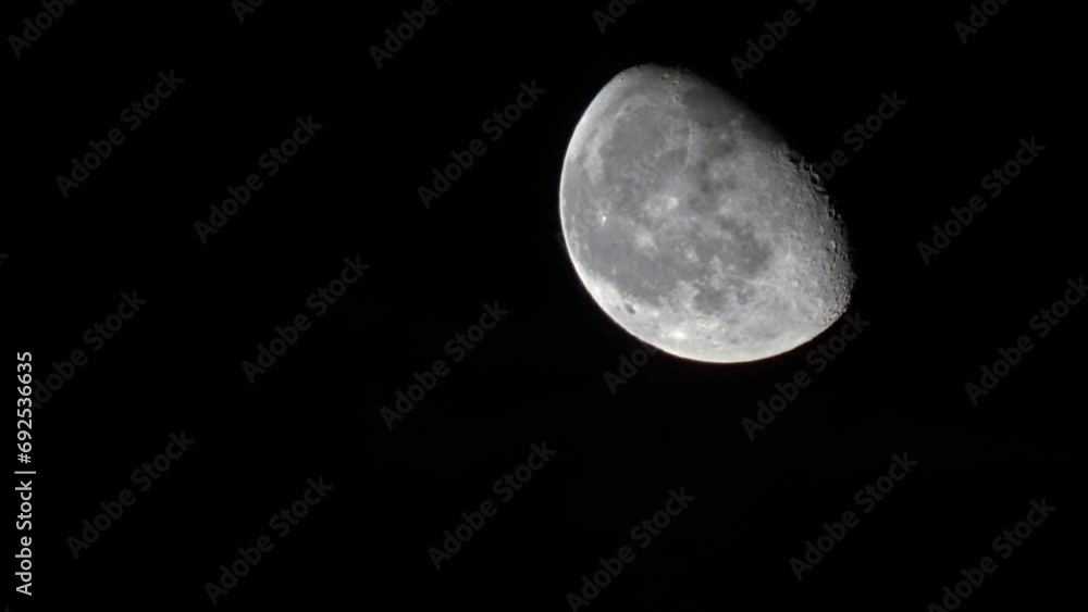 The Moon on a beautiful clear night - normal speed The Moon on a beautiful clear night - normal speed