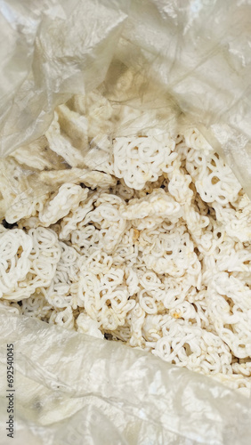 A common Indonesian snack is known as kerupuk or krupuk. These are traditional Indonesian crackers.
