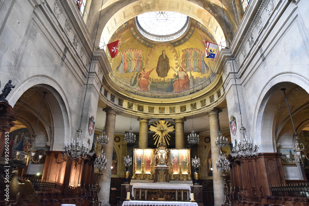 Choeur de l'église Sainte-Élisabeth-de-Hongrie à Paris. France