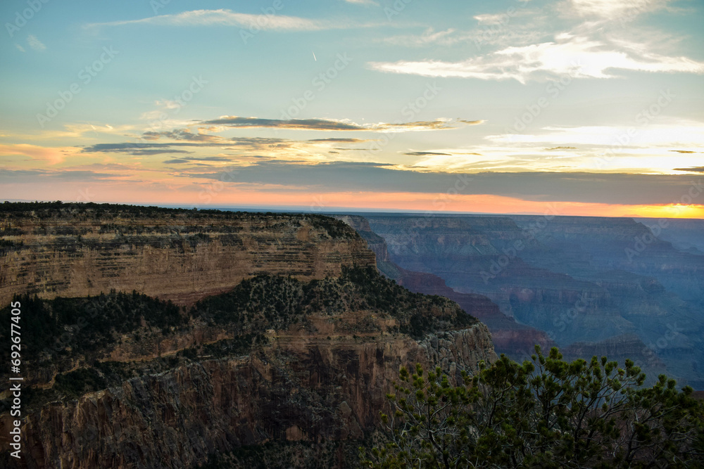 Fototapeta premium view on the south rim of the grand canyon, arizona, USA