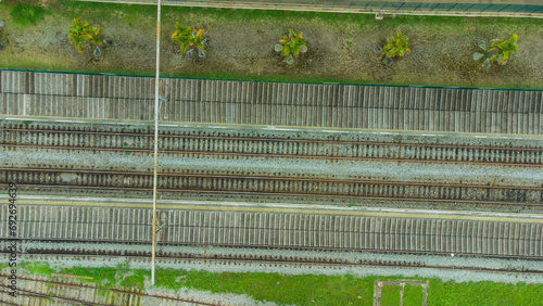 Trilhos de trem na ferrovia em são paulo photo