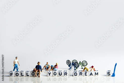 Billede på lærred white cubes and miniature leisure figurines with follow your dreams concept, liv