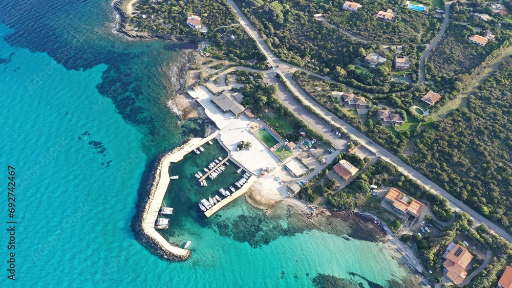 plage de la Pelosa dans le nord de la Sardaigne (Italie)