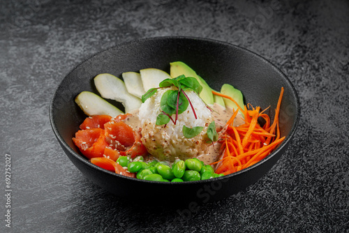 Poke with salmon, avocado, pear, rice and green beans