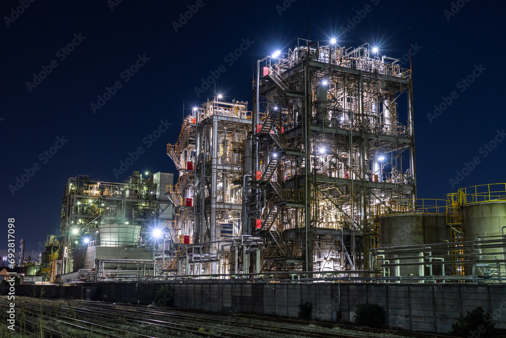 Fototapeta premium 川崎市千鳥町の工場夜景 Night view of a factory in Chidori-cho, Kawasaki City