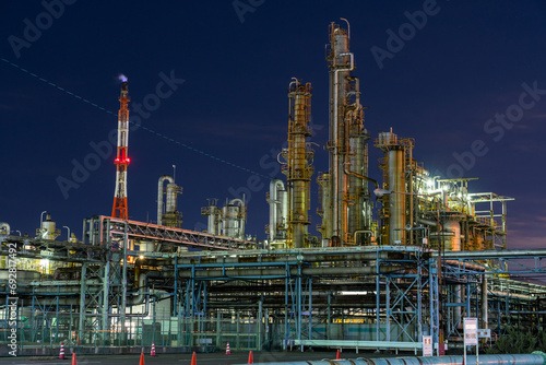Wallpaper Mural 川崎市浮島町の工場夜景　
Night view of a factory in Ukishima-cho, Kawasaki City Torontodigital.ca