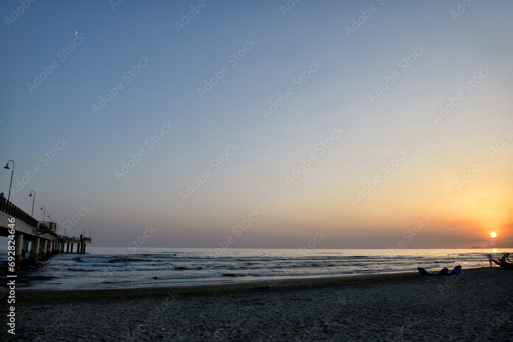 Obraz premium Sunset on the beach, Tuscany, Italy 