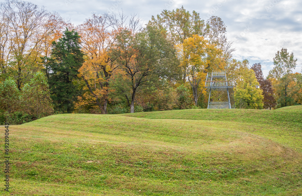 Naklejka premium Serpent Mound State Memorial, Effigy Mound in Peebles, Ohio