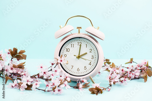 Alarm clock with cherry blossoms, switch to daylight saving time in spring, summer time changeover
