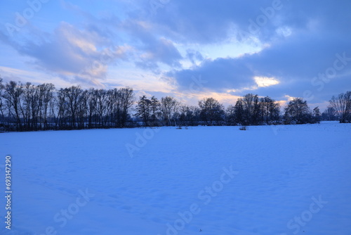 Sonnenuntergang im Winter in den Feldern von Bad Gögging in Bayern  © Pixel62