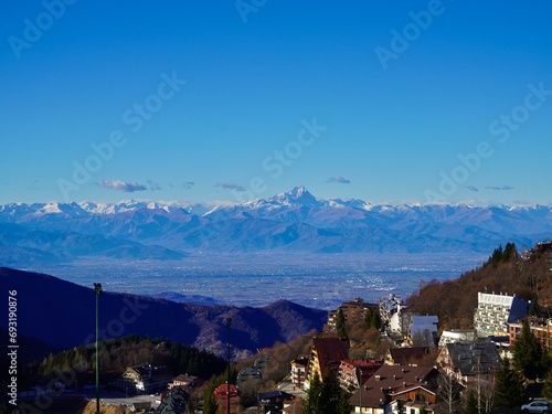 Alpes italianos, montaña nevada. Italy 
