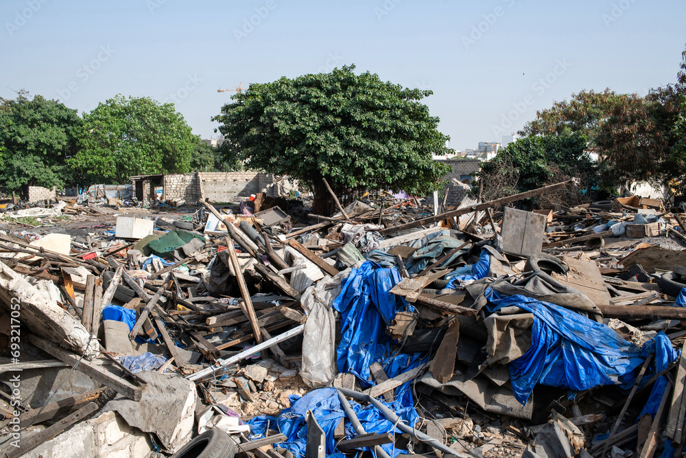une zone urbaine totalement dévastée à Dakar au Sénégal en Afrique occidentale