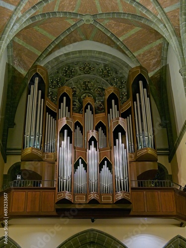 Obraz na płótnie Old organ in an vintage church building w salonie
