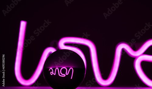 Walentynki neon love szklana kula