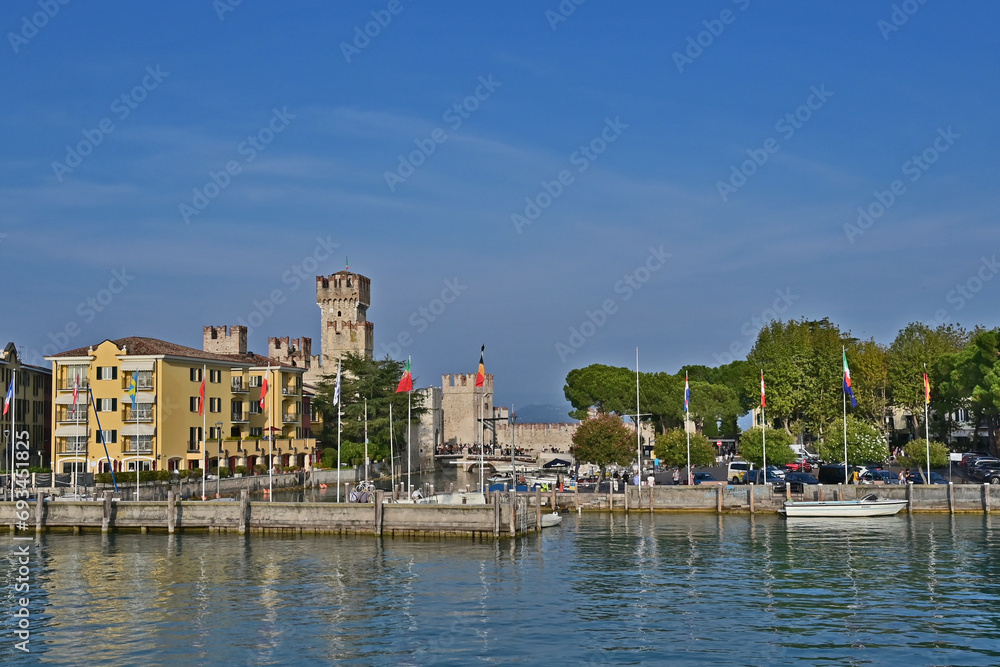 Sirmione, il Castello Scaligero ed il lungolago - Lago di Garda, Brescia