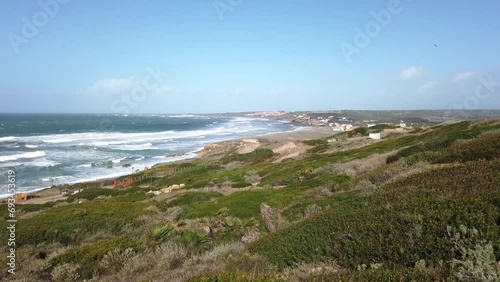 Capo san Marco près d'Oristano en Sardaigne et ruines romaines de Tharros photo