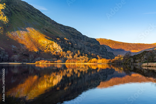 Fototapeta Naklejka Na Ścianę i Meble -  Reflection views around Snowdonia lakes in winter