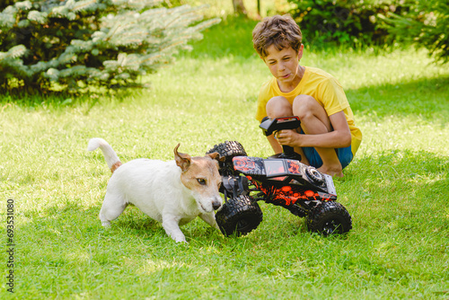 Quadro em tela Kid playing with RC (radio controlled) toy racing car