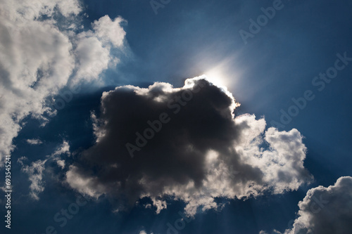Chmury na błękitnym niebie © Sebastian