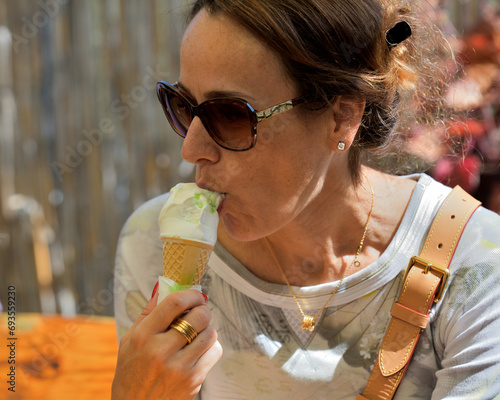 Obraz na płótnie People lick sweet ice cream on a trip in hot summer w salonie