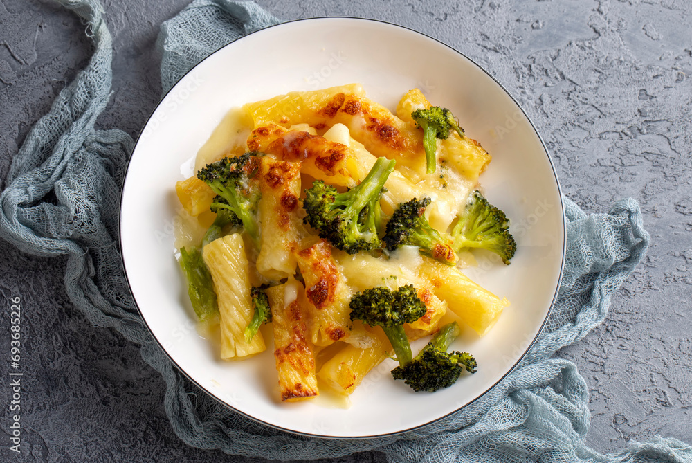 Pasta baked with broccoli and chicken. Broccoli, cheese and gratin sauce on baked penne pasta. Pasta baked with broccoli and chicken. Broccoli, cheese and gratin sauce on baked penne pasta.
