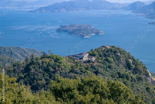 宮島の弥山展望台から見た瀬戸内海の島
