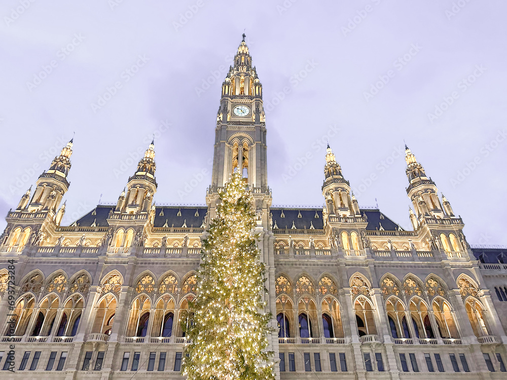 Fototapeta premium Vienna's Architectural Tapestry: Baroque Splendor, Modern Elegance, and Historic Landmarks Unveiled in Austria's Cultural Capital