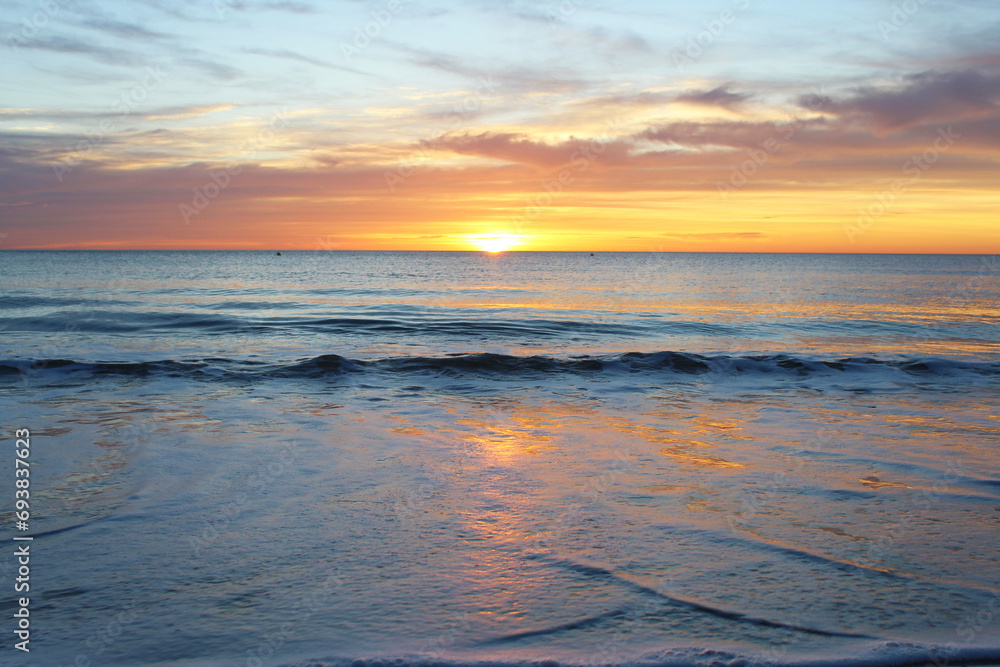 Obraz premium natural background beautiful sunrise over the sea