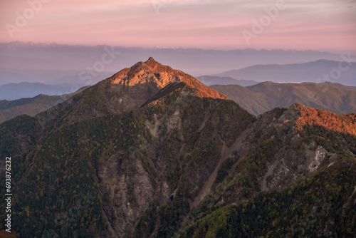 秋の山岳風景