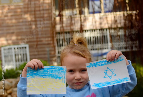 Girl draw the flag of Israel and Ukraine. Aliya from Ukraine, young repatriates are studying Hebrew. photo