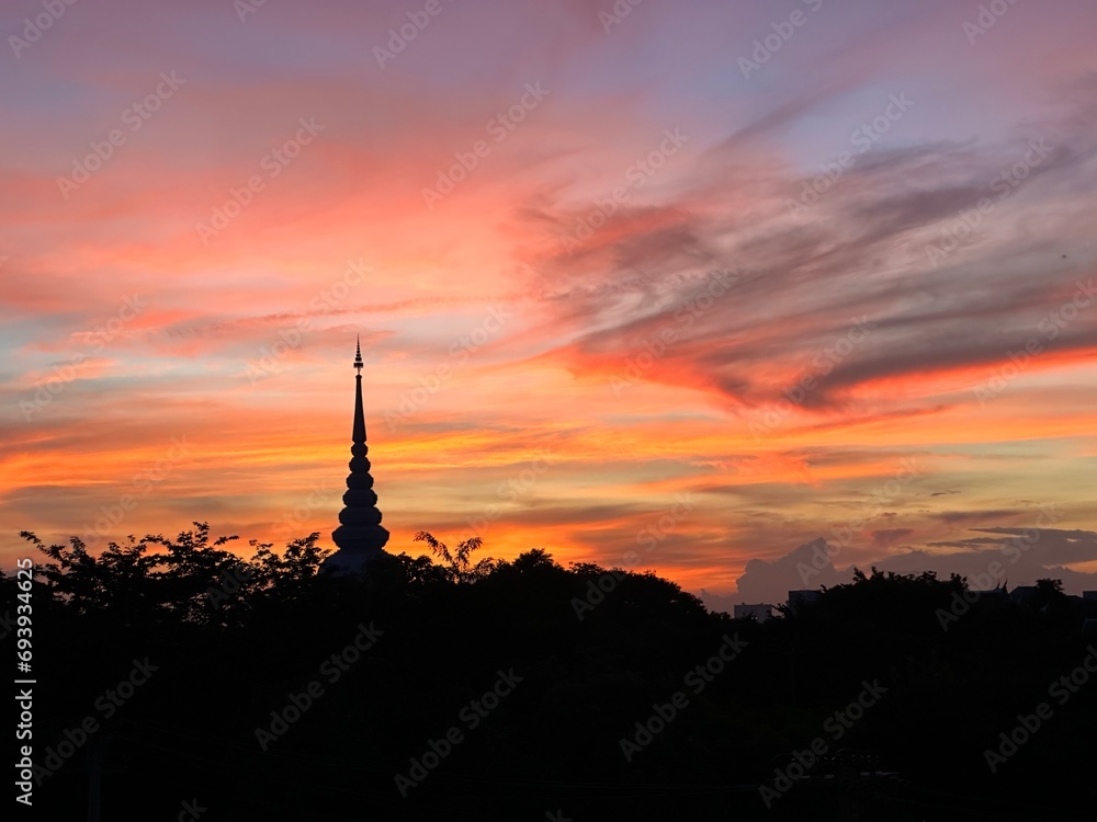 sunset Phra Mahathat pagoda
