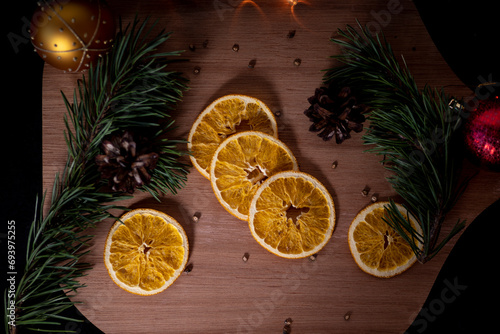 Rondelle d'oranges séchée dans avec du sapin 