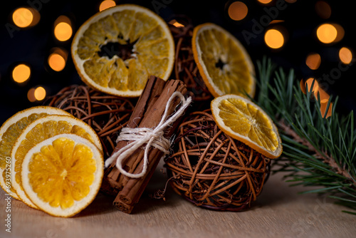 Boule de Noël avec leur oranges