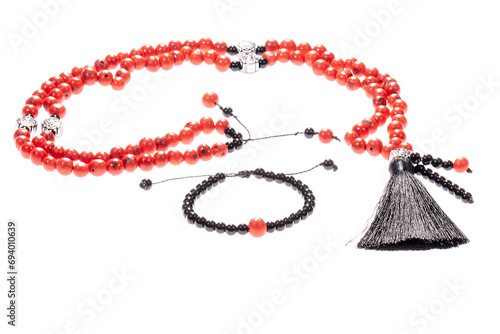 Japamala de cor vermelha feito com sementes de açaí e pulseira de ônix preto. Formato de arquivo png fundo transparente. photo