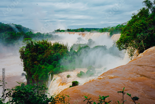 Las Cataratas del Iguazu, en el límite entre Argentina y Brasil, se encuentran una de las Siete Maravillas Naturales del Mundo, con un caudal de agua proveniente del amazonas  photo