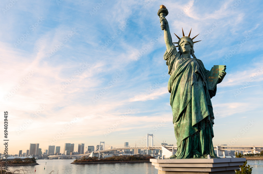 Φωτογραφία TOKYO; JAPAN - december 09: Liberty statue in Odaiba on December 09; 2023 in Tokyo; Japan
